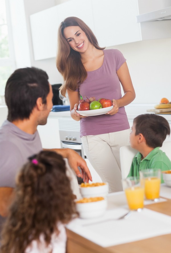 10 Tips for encouraging family mealtimes 