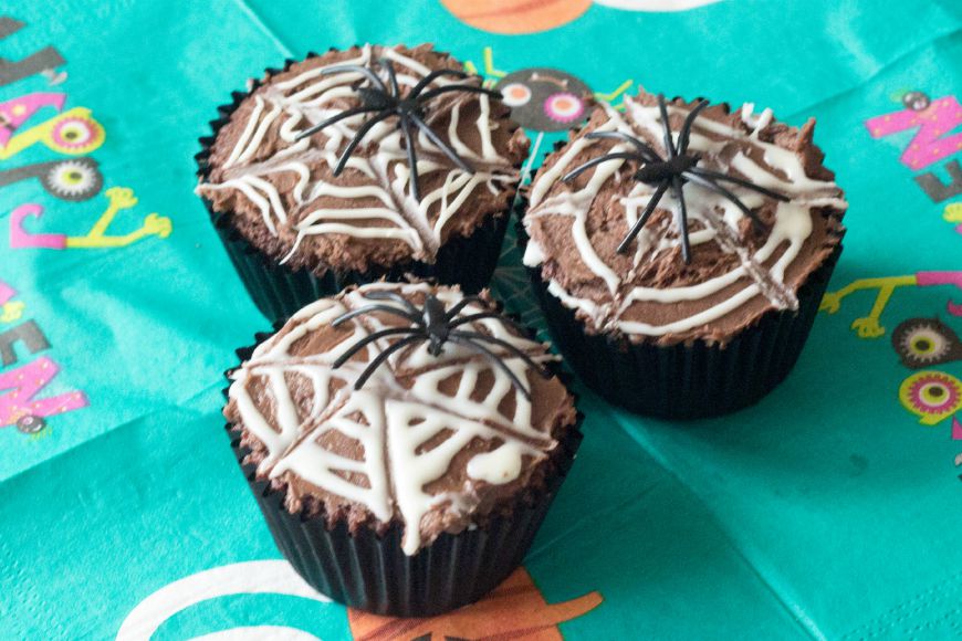 Spider Web Cupcakes – cooking with kids
