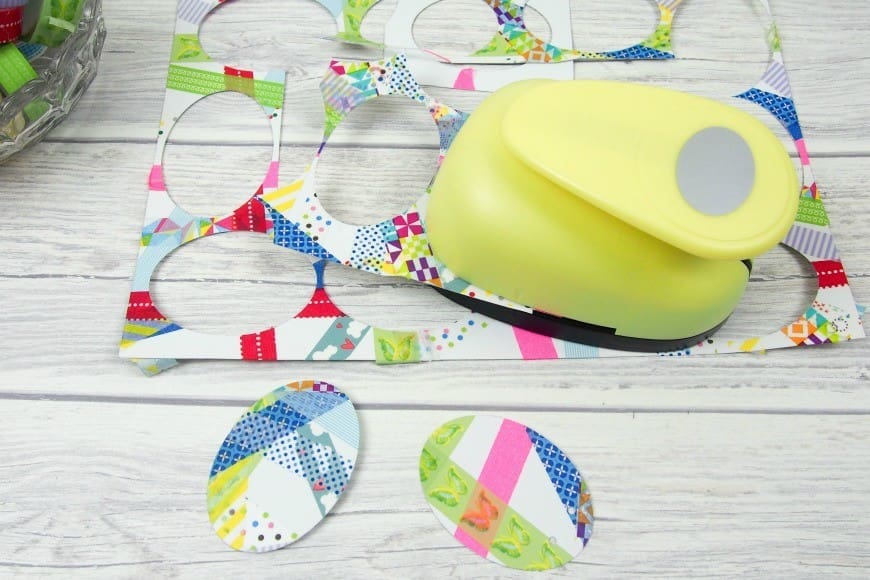 Washi Tape Easter Bunting.  This is a fab DIY craft that is perfect for kids to celebrate Easter and spring.  A simple children’s process art activity that makes a beautiful Easter Decoration.