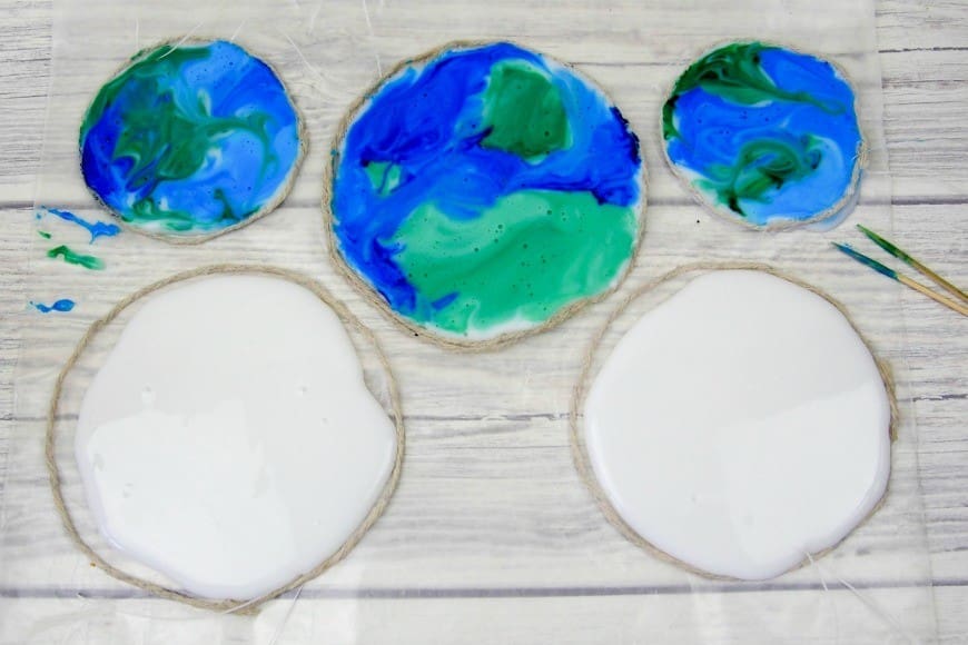 You will never guess what this beautiful stained glass Earth craft is made from.  It is a fab fun kids craft perfect for celebrating Earth Day