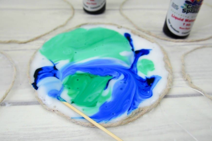 You will never guess what this beautiful stained glass Earth craft is made from.  It is a fab fun kids craft perfect for celebrating Earth Day