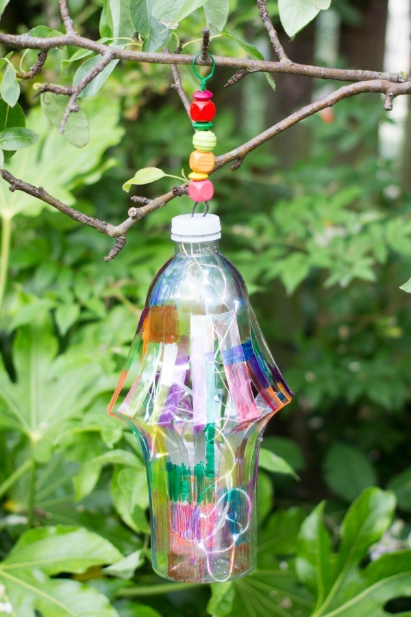 DIY Garden lantern - This is a fantastic DIY craft for upcycling plastic bottles. A beautiful plastic bottle DIY garden lantern.