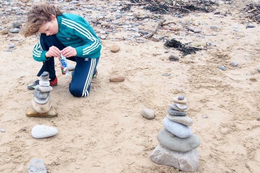Free beach activities for families. Have fab free fun at the beach with kids with our super fun activities to help make memories that will last a lifetime.