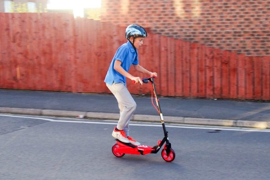 A review of this year's must have scooter - the Yvolution Y Flyer Scooter.  See what The tweens though of the Yvolution Y Flyer Scooter 