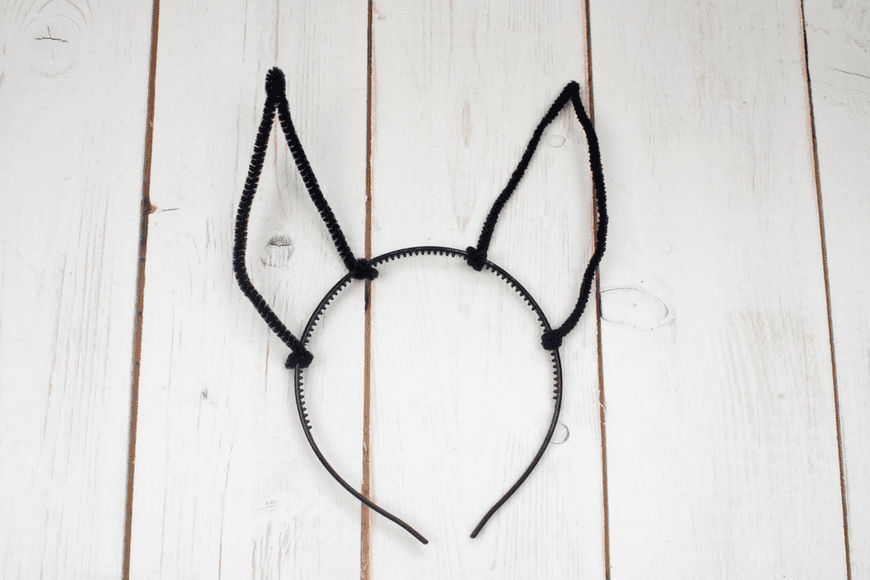 5 DIY Halloween Outfits from things you have at home - Vampire bat costume