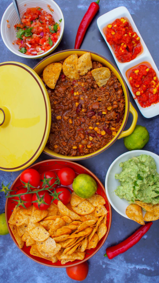 Chilli with Dips - A Perfect Family Dinner
