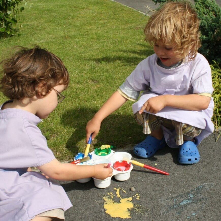 Hate painting inside with the kids? Why not take advantage of good weather and make out simple pavement paint and take the creativity (and mess) outdoors. 