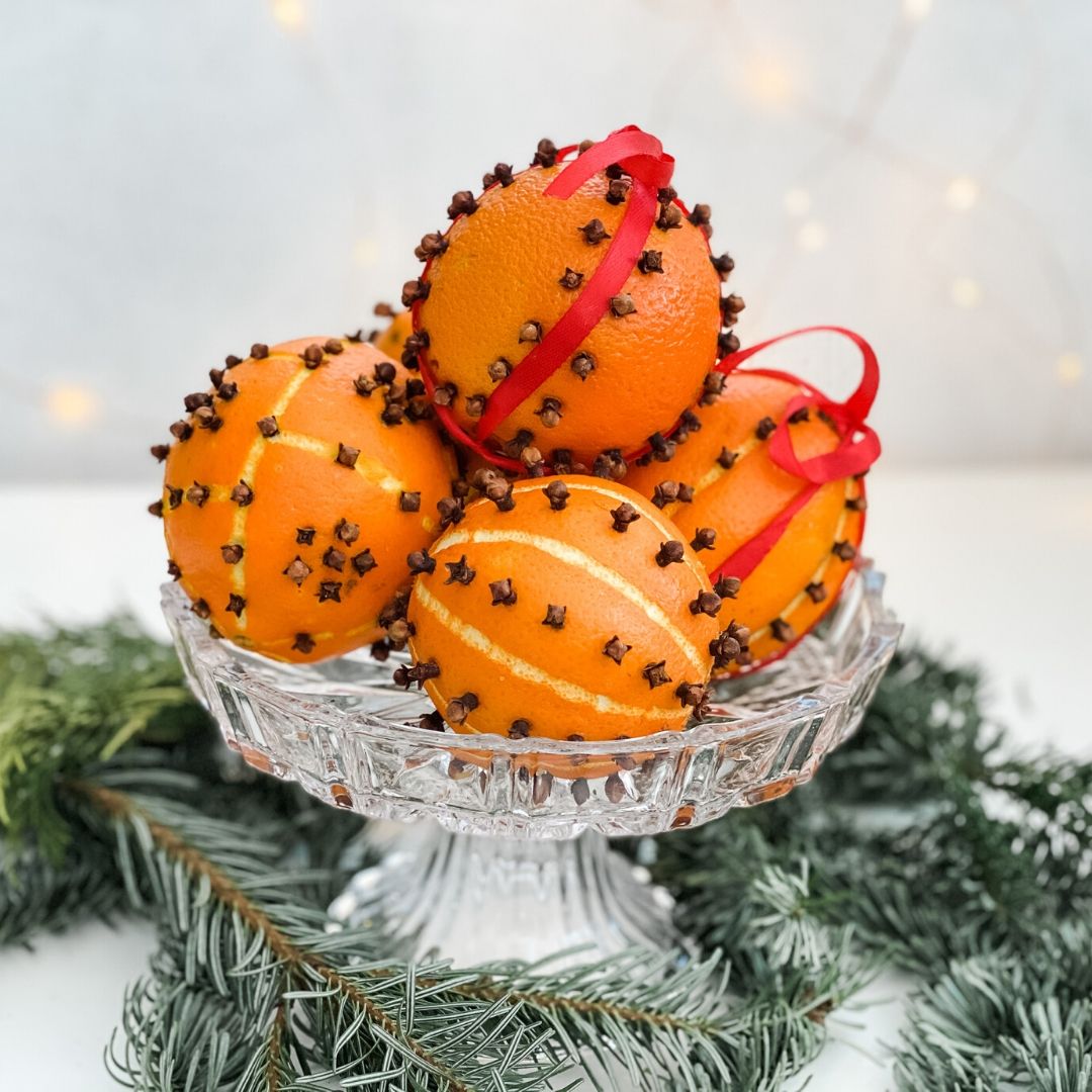 Clove and Orange Pomanders perfect for Christmas
