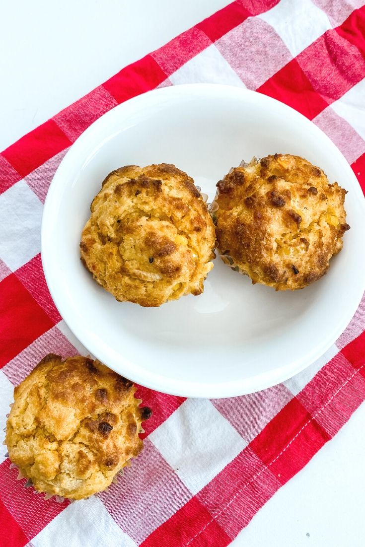 These cornbread muffins are wonderfully moist  inside but chrispy on top and have subtle flavors from the addition of corn, Cheddar cheese, chilli and spring onions. 