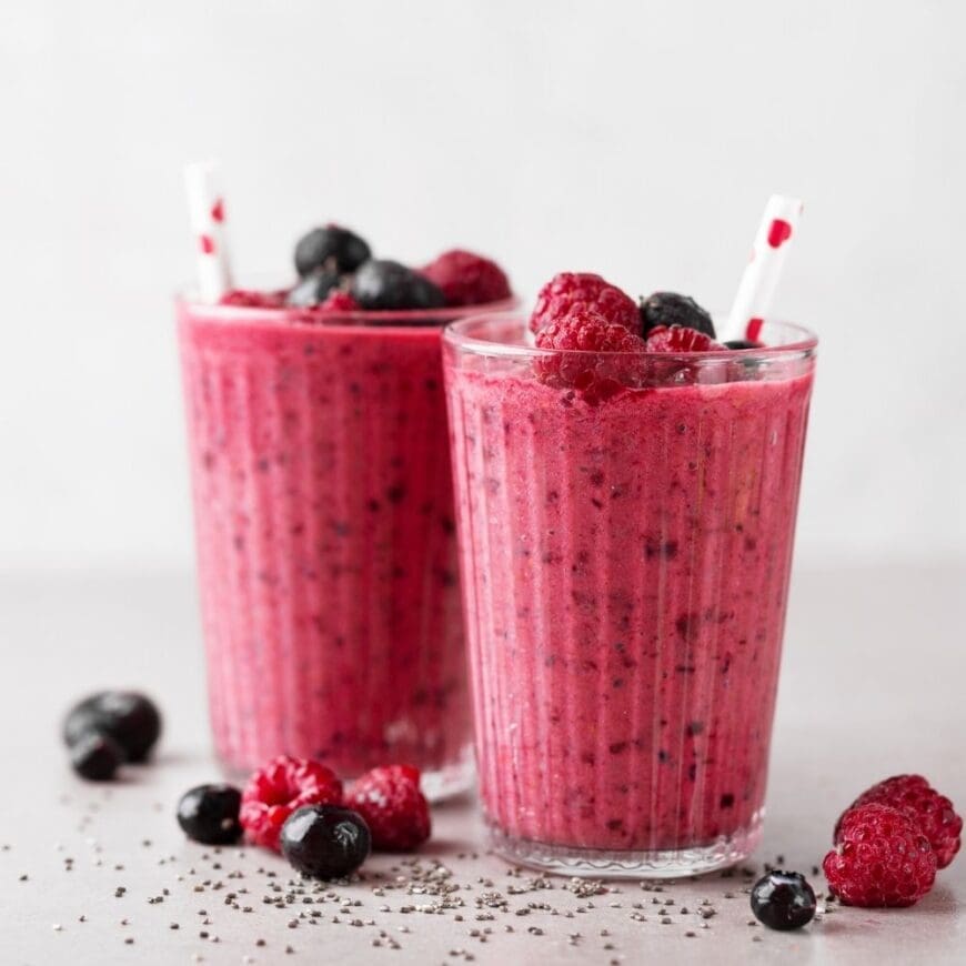 Weight-loss shakes and meal-replacement smoothies may seem like an easy way to lose weight, but are they effective and healthy in the long term? 