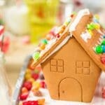How to Throw a Gingerbread House Decorating Party